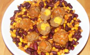 Chilis bab, jalapenos-sajtos húsgombóccal