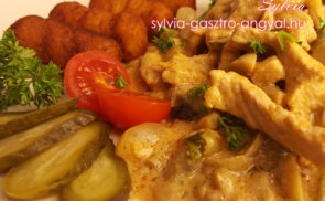 Stroganoff sertéscsíkok krokettel