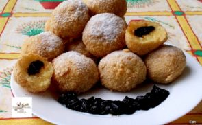 Aszalt szilvával töltött túrógombóc