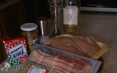 Boros-gombás, baconbe tekert csirkemell