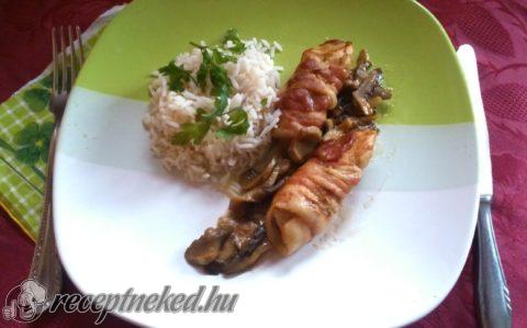 Boros-gombás, baconbe tekert csirkemell