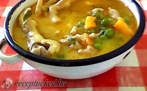 Zöldborsóleves csirkelábbal