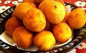 Sajtos burgonyagombóc