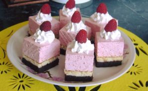 Málnás-mascarponés brownie