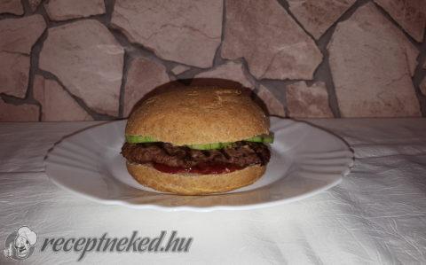 Teljes kiőrlésű hamburger