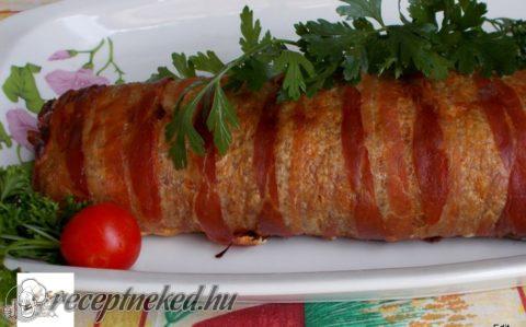 Baconbe tekert, töltött fasírt