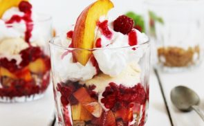 Peach Melba pohárdesszert