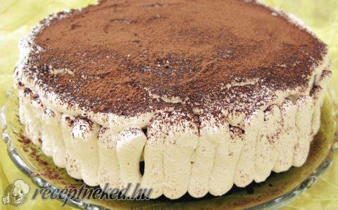 Csokoládétorta tejszínes krémmel