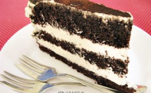 Csokoládétorta tejszínes krémmel