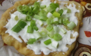 Juhtúrós, zöldhagymás lángos