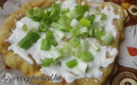 Juhtúrós, zöldhagymás lángos