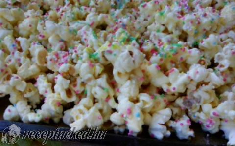 Fehércsokis popcorn