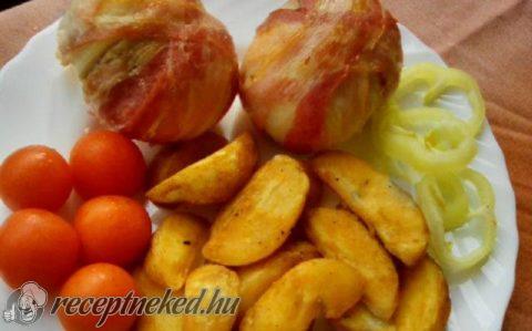 Húsgolyó baconos hagymában