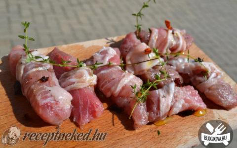 Baconbe göngyölt harcsafalatkák