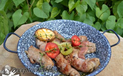 Baconbe göngyölt harcsafalatkák