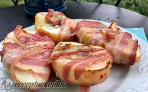 Kéksajtos sült körte baconbundában