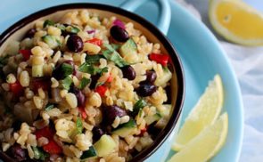 Bulgur saláta fekete babbal