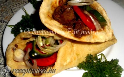 Tortilla csirkemájjal és zöldségekkel