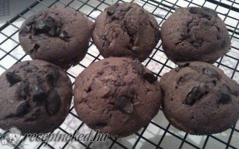 Csokis muffin csoki darabokkal