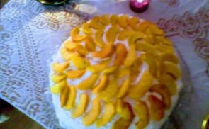 Túrós-tejszínes torta barackkal