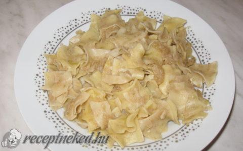 Káposztás tészta