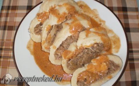 Káposztával töltött burgonyatekercs