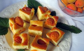 Joghurtos barackos pite