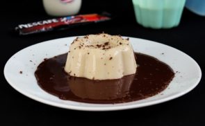 Kávés panna cotta csokoládéöntettel