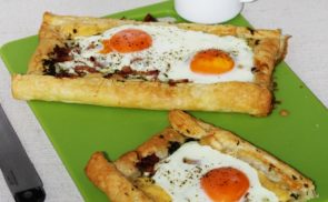 Tojásos-baconos lepény