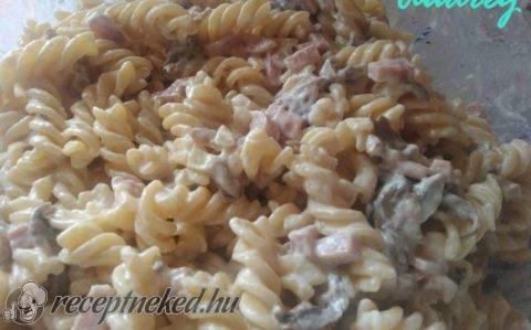 Gombás-sonkás tejszínes fusilli