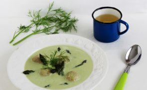 Kapros spárgaleves halgombóccal