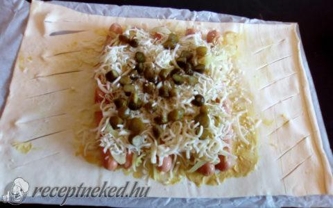 Hot-dog leveles tésztában