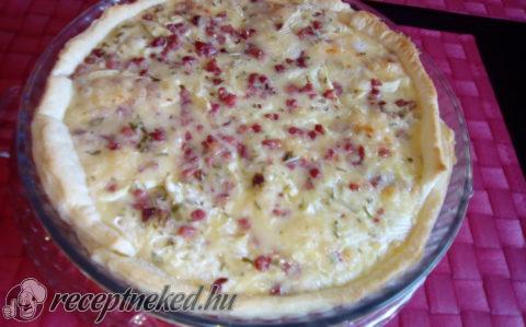 Baconos-camembert sajtos pite