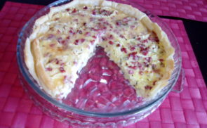 Baconos-camembert sajtos pite