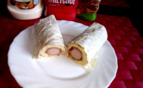 Tortilla baconos virslivel és sajtos tojásrántottával