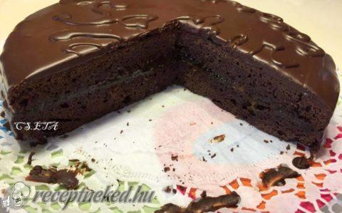 Sacher torta Eta módra