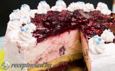 Mascarponés-erdeigyümölcsös torta