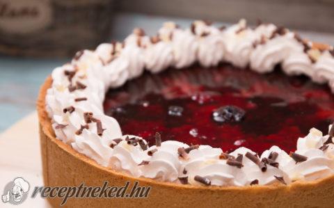Erdeigyümölcsös, tejfölkrémes torta