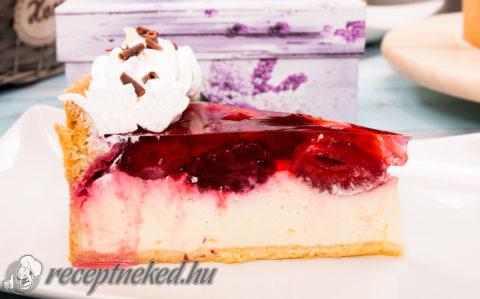 Erdeigyümölcsös, tejfölkrémes torta