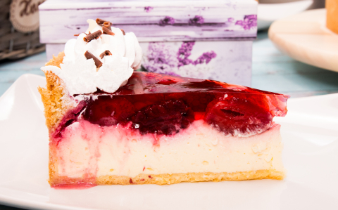 Erdeigyümölcsös, tejfölkrémes torta