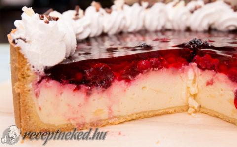 Erdeigyümölcsös, tejfölkrémes torta