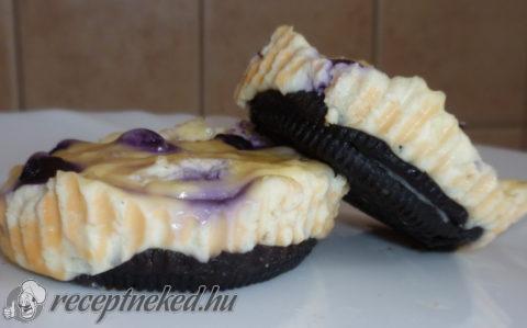 Áfonyás, oreos mini sajttorta