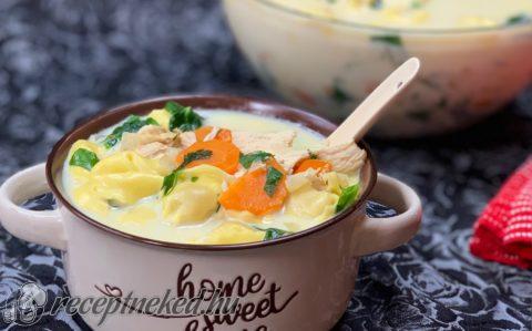 Krémes, csirkés tortellini leves