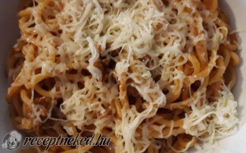 Paradicsomos spagetti darált hússal