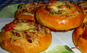 Töltött pizzás pogácsa