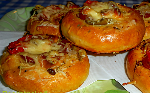 Töltött pizzás pogácsa
