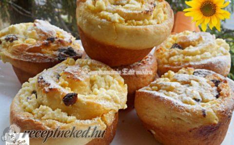 Túrós-mazsolás tekercs muffin formában sütve