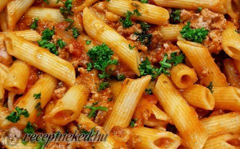 Házi bolognai pennével