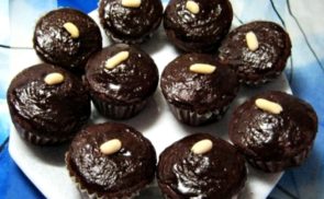 Csokoládé mázas csokipudingos muffin
