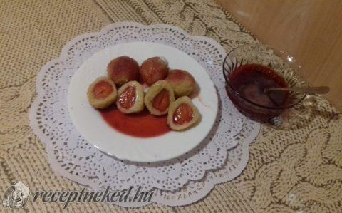 Epres gombóc eperöntettel